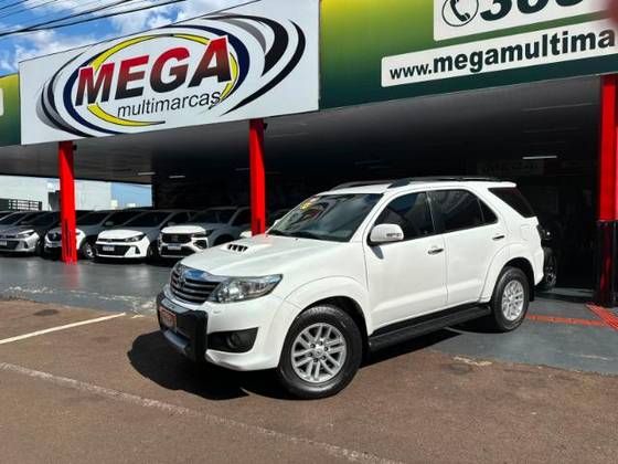 TOYOTA HILUX SW4 3.0 SRV 4X4 16V TURBO INTERCOOLER DIESEL 4P AUTOMÁTICO TOYOTA HILUX SW4 3.0 SRV 4X4 16V TURBO INTERCOOLER DIESEL 4P AUTOMÁTICO